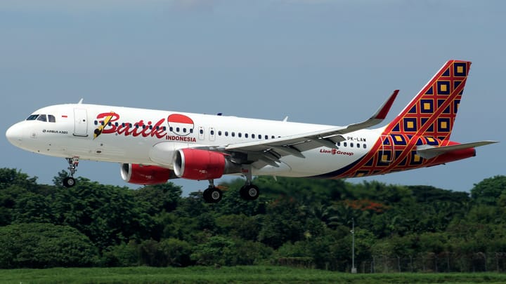 Een Airbus A320 van Batik Air bij het vliegveld van Jakarta Foto: rachmatdp / Shutterstock.com